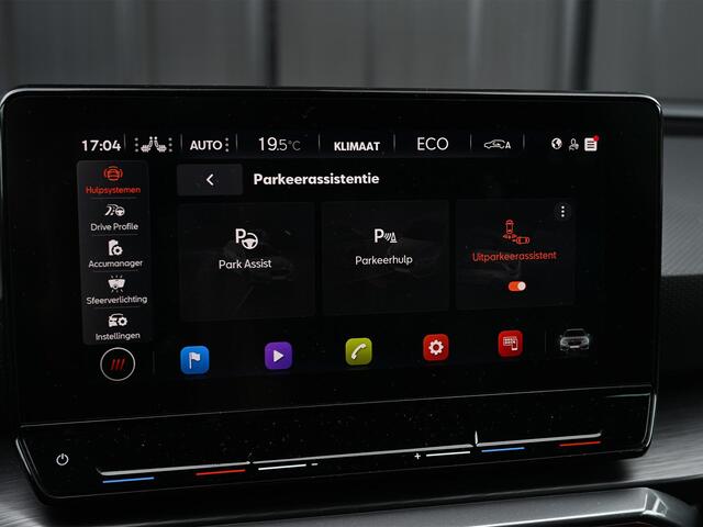 Cupra Leon Sportstourer 1.4 e-Hybrid 245 | Panoramadak | Camera | Stoelverwarming | Ambiance Interieur | Adaptive Cruise | Stuurverwarming | Keyless | Trekhaak |