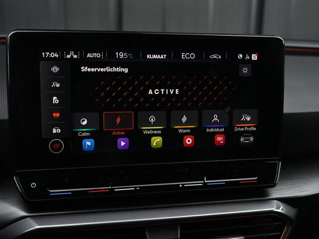 Cupra Leon Sportstourer 1.4 e-Hybrid 245 | Panoramadak | Camera | Stoelverwarming | Ambiance Interieur | Adaptive Cruise | Stuurverwarming | Keyless | Trekhaak |