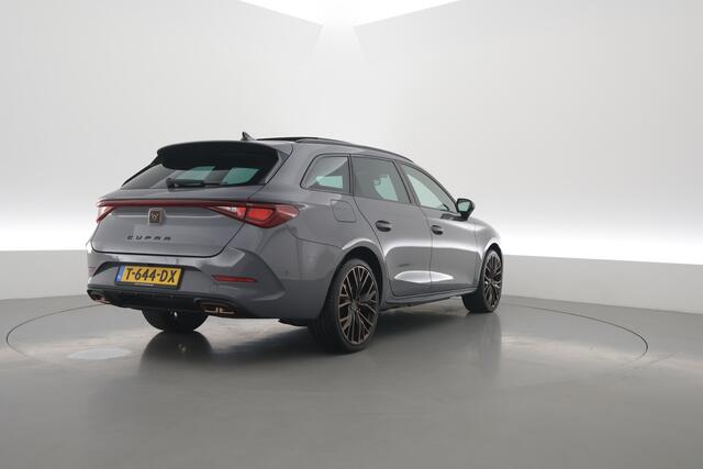 Cupra Leon Sportstourer 1.4 e-Hybrid VZ Copper Edition | Rijklaar!! | Pano | Sportstuur | Adapt. Cruise | Keyless | Camera | Stoel- Stuurverw. | Apple CarPlay | 19''