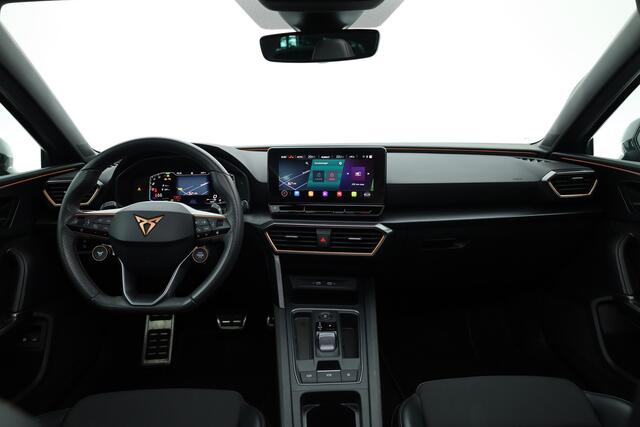 Cupra Leon Sportstourer 1.4 e-Hybrid VZ Copper Edition | Rijklaar!! | Pano | Sportstuur | Adapt. Cruise | Keyless | Camera | Stoel- Stuurverw. | Apple CarPlay | 19''