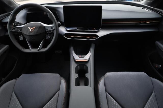 Cupra Raval Business First Edition 56 kWh 211PK / 155kW, Apple Carplay & Android Auto, automatisch grootlichtassistent, verwarmbare voorstoelen, verwarmbaar multifunctioneel lederen stuurwiel, achteruitrijcamera (Rear View), parkeersensoren voor en achter (PDC), elektrisch verstelbare bestuurdersstoel met geheugen, elektrisch verstel-, verwarm- en inklapbare buitenspiegels, rijprofielen (Driving Profiles), keyless go & entry, DAB+ etc.