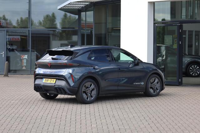 Cupra Raval Business First Edition 56 kWh 211PK / 155kW, Apple Carplay & Android Auto, automatisch grootlichtassistent, verwarmbare voorstoelen, verwarmbaar multifunctioneel lederen stuurwiel, achteruitrijcamera (Rear View), parkeersensoren voor en achter (PDC), elektrisch verstelbare bestuurdersstoel met geheugen, elektrisch verstel-, verwarm- en inklapbare buitenspiegels, rijprofielen (Driving Profiles), keyless go & entry, DAB+ etc.