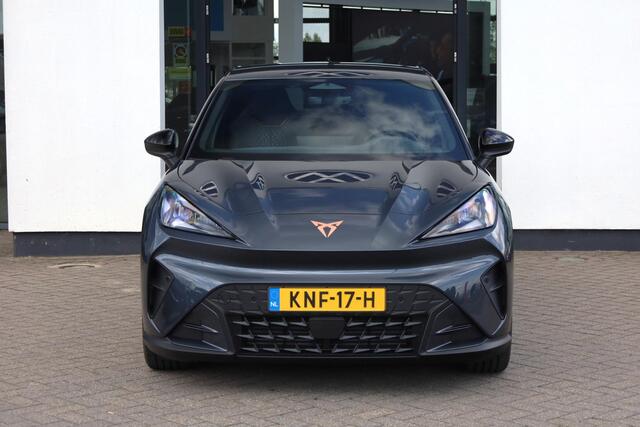 Cupra Raval Business First Edition 56 kWh 211PK / 155kW, Apple Carplay & Android Auto, automatisch grootlichtassistent, verwarmbare voorstoelen, verwarmbaar multifunctioneel lederen stuurwiel, achteruitrijcamera (Rear View), parkeersensoren voor en achter (PDC), elektrisch verstelbare bestuurdersstoel met geheugen, elektrisch verstel-, verwarm- en inklapbare buitenspiegels, rijprofielen (Driving Profiles), keyless go & entry, DAB+ etc.