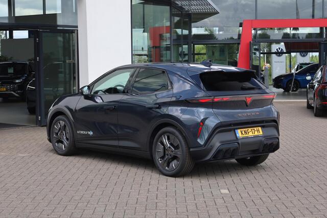 Cupra Raval Business First Edition 56 kWh 211PK / 155kW, Apple Carplay & Android Auto, automatisch grootlichtassistent, verwarmbare voorstoelen, verwarmbaar multifunctioneel lederen stuurwiel, achteruitrijcamera (Rear View), parkeersensoren voor en achter (PDC), elektrisch verstelbare bestuurdersstoel met geheugen, elektrisch verstel-, verwarm- en inklapbare buitenspiegels, rijprofielen (Driving Profiles), keyless go & entry, DAB+ etc.