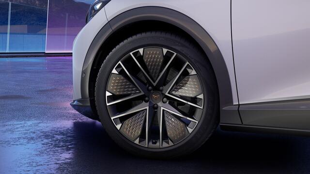 Cupra Tavascan 77kWh Elektromotor 340 1AT VZ Extreme | Digitaal instrumentenpaneel (Virtual Cockpit) | Head-up Display met 'Augmented Reality' | Multifunctioneel verwarmbaar stuurwiel met start- & CUPRA-knop