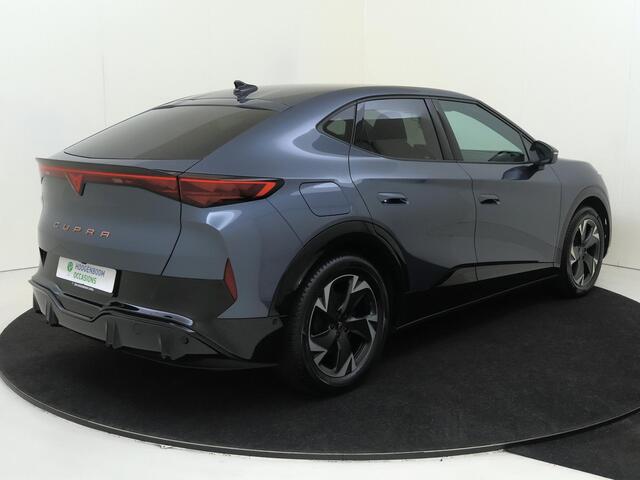 Cupra Tavascan Business 82 kWh | SoH 100% | Trekhaak | Achteruitrijcamera | 3-zone airco | Dodehoek detectie | Keyless | Adaptieve cruise control | CarPlay | Stoel- en stuurwielverwarming |