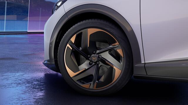 Cupra Tavascan 77kWh Elektromotor 286 1AT Adrenaline | Digitaal instrumentenpaneel (Virtual Cockpit) | Head-up Display met 'Augmented Reality' | Multifunctioneel verwarmbaar stuurwiel met start- & CUPRA-knop