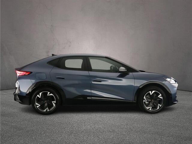 Cupra Tavascan Business 286pk Automaat Warmtepomp, Adaptive cruise control, Achteruitrijcamera, Elektrische achterklep, LED koplampen, Navigatie, Stuurwiel verwarmd