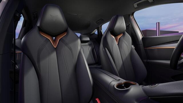 Cupra Tavascan 77kWh Elektromotor 286 1AT Essential | Achteruitrijcamera | Digitaal instrumentenpaneel (Virtual Cockpit) | Parkeersensoren achter & voor