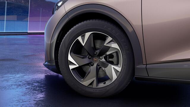 Cupra Tavascan 77kWh Elektromotor 286 1AT Essential | Achteruitrijcamera | Digitaal instrumentenpaneel (Virtual Cockpit) | Kinderzitbevestiging vóór en 2e zitrij (ISOFIX)