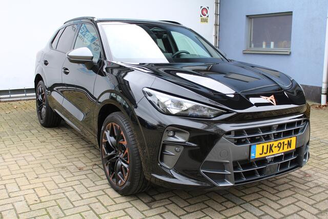 Cupra Terramar 1.5 TSI e-Hybrid VZ Performance 272pk | Head-Up Display | Memory stand stoelen | Stoel & Stuurverwarming | 360* Camera | Draadloze telefoonlader | Elektrische kofferbakklep | Apple CarPlay/Android Auto | Adpative cruise | Keyless entry/start | Sennheiser 