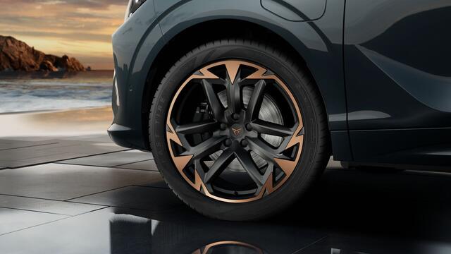 Cupra Terramar 1.5 TSI e-Hybrid 204 6DSG Business | 360 graden camera | Achteruitrijcamera | Draadloze Apple CarPlay(TM), Android Auto(TM)