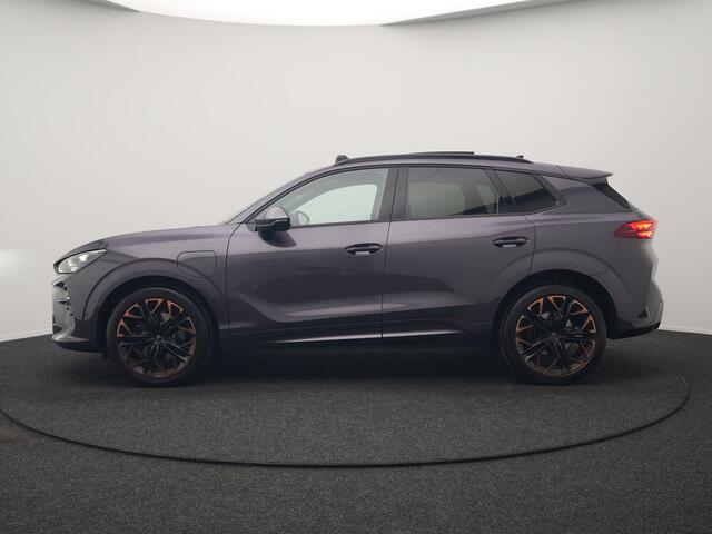 Cupra Terramar 1.5 TSI e-Hybrid VZ Copper Edition PHEV 272pk DARK VOID METALLIC | Panodak | Head Up | Adaptive Cruise | 360 Camera | Lederen Sportstoelen Memory & Verwarmd | Sennheiser Premium Audio | Matrix LED | Sfeerverlichting | Stuur Verwarmd | Keyless | Blis | Plu