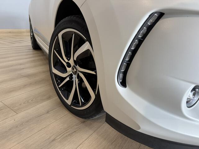 DS DS 3 1.2 PureTech Givenchy Le MakeUp Mat metallic | Airco ECC | Leer | Camera | LED | Cruise Control | Navigatie | Stoelverwarming | HiFiSystem | Isofix | NAP |