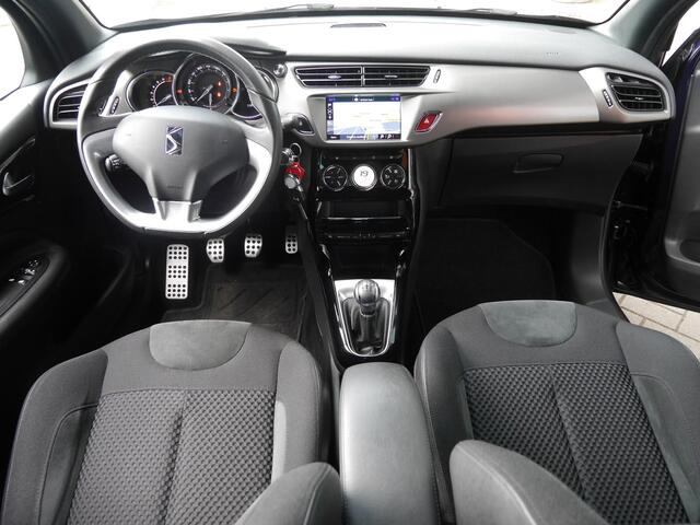 DS DS 3 1.2 PureTech So Chic | Lage kmstand | Navigatie | Achteruitrijcamera | Lichtmetalen velgen | Climate control | Cruise control | Led | Parkeersensoren voor en achter