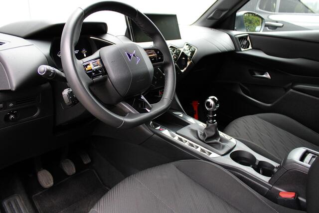 DS DS 3 CROSSBACK 1.2 PureTech 100pk Montmartre | Navigatie | Parkeersensoren | Cruise control | Carplay | Climate control