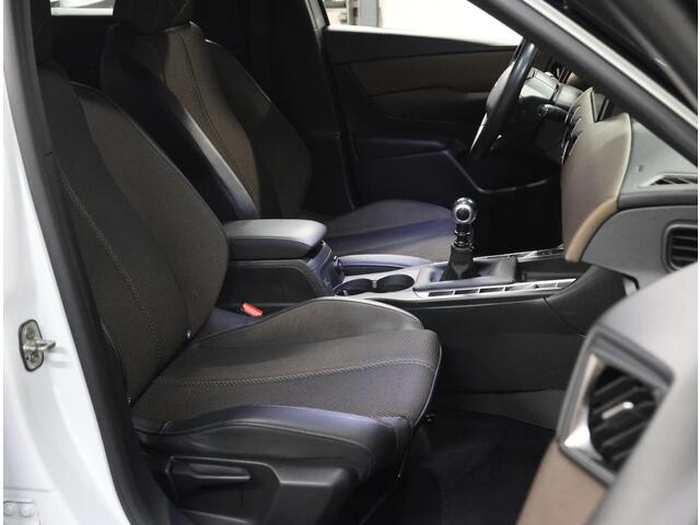 DS DS 3 CROSSBACK 1.2 100PK Business | AppleCarPlay/AndroidAuto | Armsteun | Bluetooth | LED | Navigatie | Climate Control | Cruise Control | Keyless | DAB Radio | Privacy Glass | Parkeersensoren | Isofix |