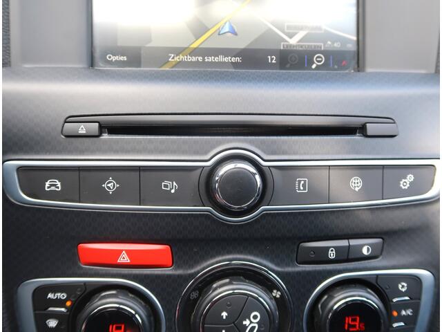 DS DS 4 serie * Super Luxe * Navigatie * Start Button * Vierseizoenenbanden * Trekhaak * Achteruitrijcamera * L.M. Velgen * Distributieriem reeds vervangen in 2022. Vingerhoets; Viertde Generatie Eersteklas Service !