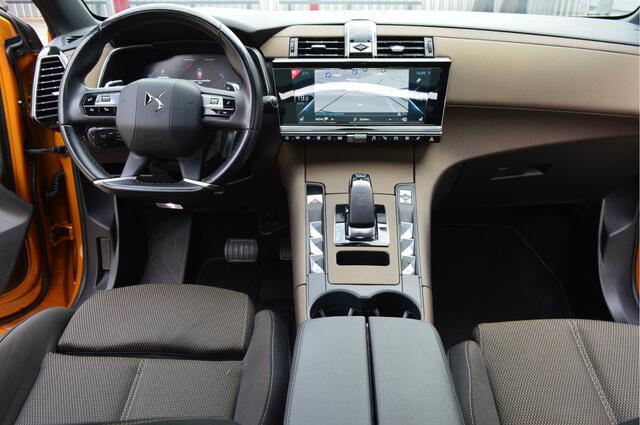 DS DS 7 Crossback E-Tense 4x4 Executive PHEV O.a: Pano dak, Wegklapbare trekhaak, Key-less, Camera, Pdc, Etc... Rijklaar! All-In prijs!