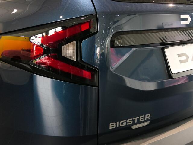 Dacia Bigster 1.8 Hybrid 155 Journey *NIEUW* *Incl. Pack Winter & Assist!* - Dodehoek, sensor v+a, 360 camera, stuur + voorruit + stoelverwarming