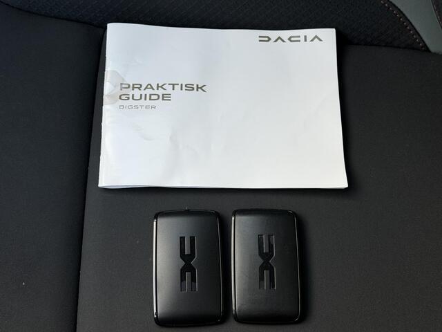 Dacia Bigster 1.8 Hybrid 155 Extreme / Fabrieksgarantie tot 06-2028 < 100.000 km / Panorama schuifdak / Elektrische klep / Camera 360° / Adaptieve CC / Dode hoek detectie / Navigatie / Apple Carplay Android /