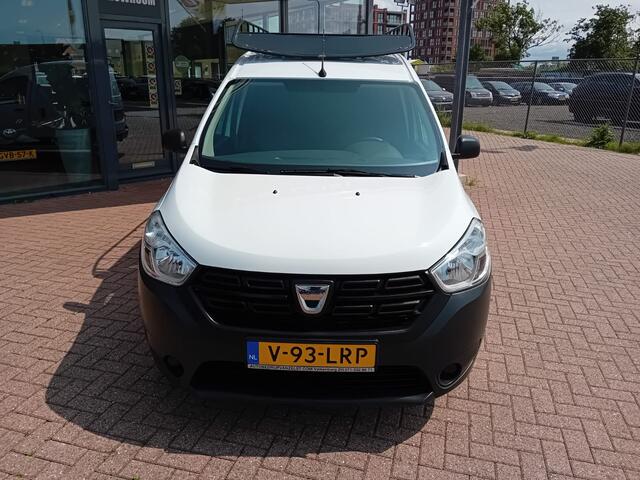 Dacia DOKKER 1.3 TCE, Airco, Multimediasysteem, Navigatie, Cruise control, Elektrische ramen,, Elektrische spiegels, Centrale vergrendeling met afstandsbediening, Imperial met rol bar, Parkeersensoren Grijs kenteken, BOVAG