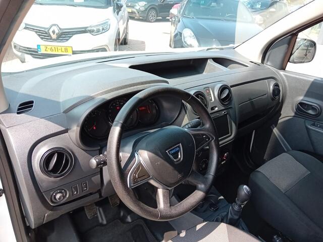 Dacia DOKKER 1.3 TCE, Airco, Multimediasysteem, Navigatie, Cruise control, Elektrische ramen,, Elektrische spiegels, Centrale vergrendeling met afstandsbediening, Imperial met rol bar, Parkeersensoren Grijs kenteken, BOVAG