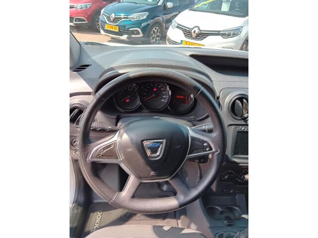 Dacia DOKKER 1.3 TCE, Airco, Multimediasysteem, Navigatie, Cruise control, Elektrische ramen,, Elektrische spiegels, Centrale vergrendeling met afstandsbediening, Imperial met rol bar, Parkeersensoren Grijs kenteken, BOVAG