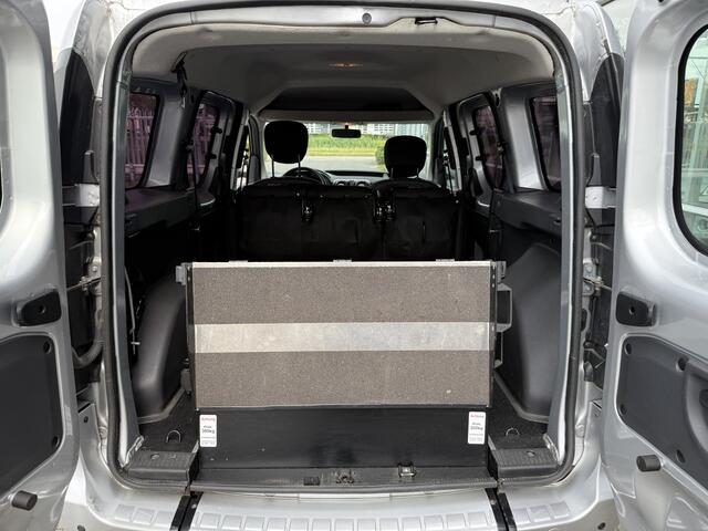Dacia DOKKER 3+1 Rolstoelauto 1.6 SCe (Mooie ruime 5+0 of 3+1 Rolstoelauto!)