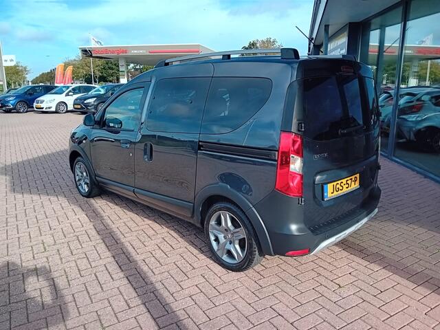 Dacia DOKKER 1.6 SCe Stepway, Airco, Multimediasysteem, Navigatie, Cruise control, Bluetooth, Parkeersensoren, Camera, Elektrische ramen en spiegels, Winter en zomer set, Nette auto, BOVAG