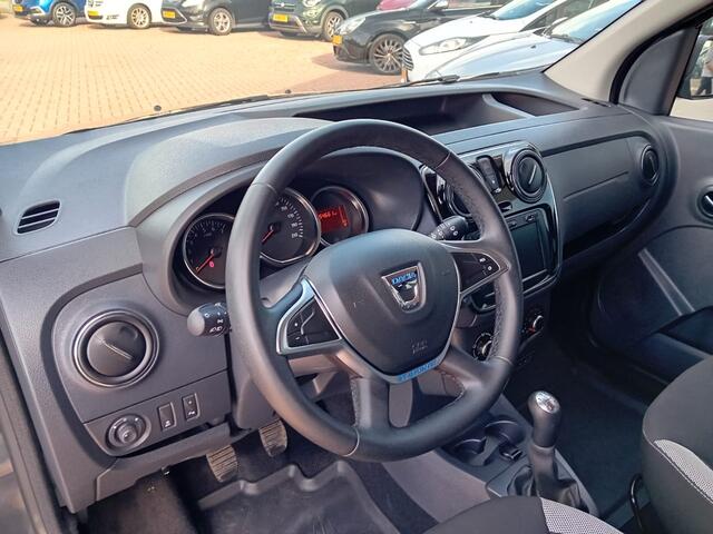 Dacia DOKKER 1.6 SCe Stepway, Airco, Multimediasysteem, Navigatie, Cruise control, Bluetooth, Parkeersensoren, Camera, Elektrische ramen en spiegels, Winter en zomer set, Nette auto, BOVAG