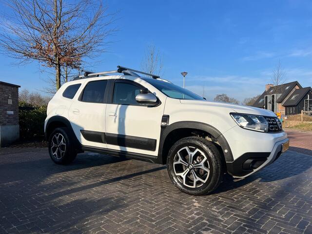 Dacia DUSTER 1.6 SCe Prestige | Uniek | Grijs Kenteken | 4X4 | Camera | Trekhaak | Stoelverwarming |