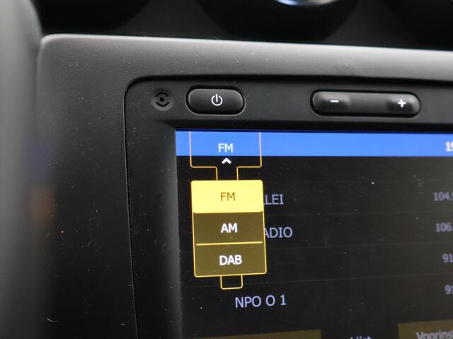 Dacia DUSTER 1.3 TCe 150 PK PRESTIGE + 1500 KG TREKHAAK | STOELVERW. | CAMERA | APPLE CARPLAY | NAVIGATIE