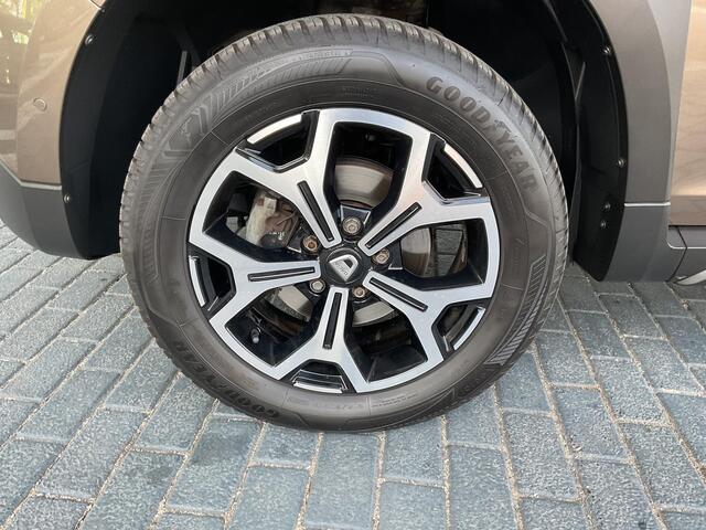 Dacia DUSTER 1.2 TCe Prestige TREKHAAK / NAVIGATIE / PARKEERSENSOREN / BLUETOOTH / CRUISE CONTROL / PARKEERCAMERA / CLIMATE CONTROL / DEALER ONDERHOUDEN!