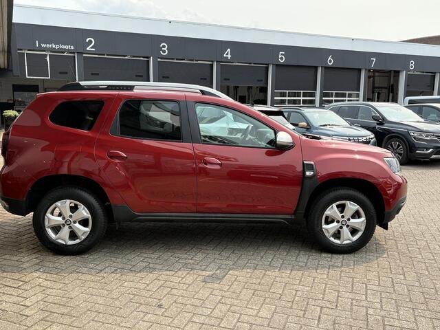 Dacia DUSTER 1.0 TCe Comfort PARKEERSENSOREN + CAMERA / CRUISE CONTROL / NAVI / ALL SEASONS BANDEN / LICHTMETAAL / AIRCO !!