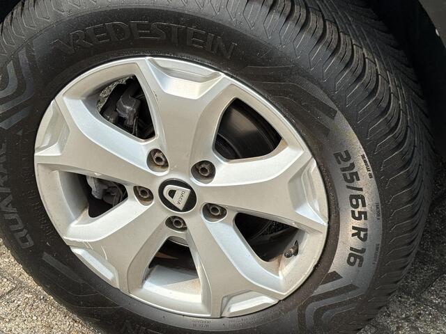 Dacia DUSTER 1.0 TCe Comfort PARKEERSENSOREN + CAMERA / CRUISE CONTROL / NAVI / ALL SEASONS BANDEN / LICHTMETAAL / AIRCO !!