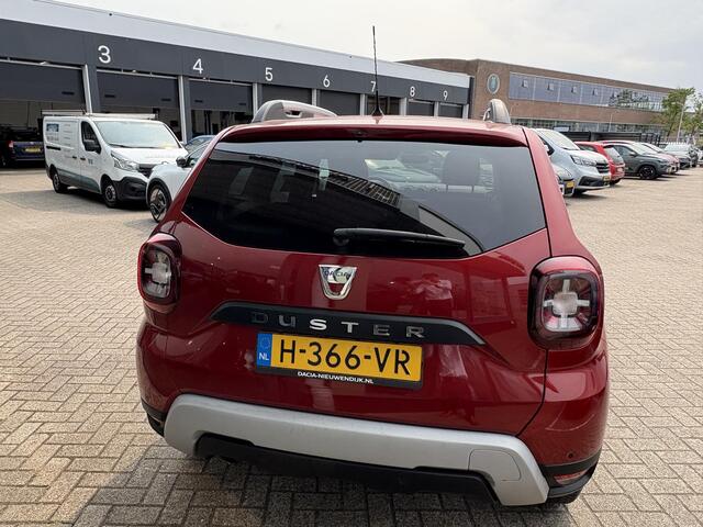 Dacia DUSTER 1.0 TCe Comfort PARKEERSENSOREN + CAMERA / CRUISE CONTROL / NAVI / ALL SEASONS BANDEN / LICHTMETAAL / AIRCO !!