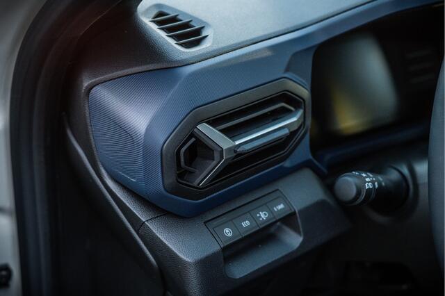 Dacia DUSTER Journey Hybrid 140 | 360° camera | Pack Winter