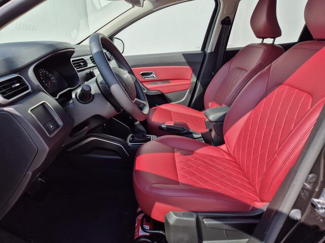 Dacia DUSTER 1.3 TCe 150 Journey Automaat / Rood Lederen Bekleding / Pack Easy / Trekhaak 1.200 kg / Achteruitrijcamera / Apple Carplay Android Auto / Achteruitrijcamera / Cruise control / Keyless Entry/Start /