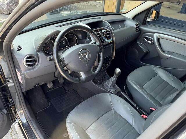 Dacia DUSTER 1.2 TCe Blackshadow Camera, Trekhaak, Navi, Leer, Garantie