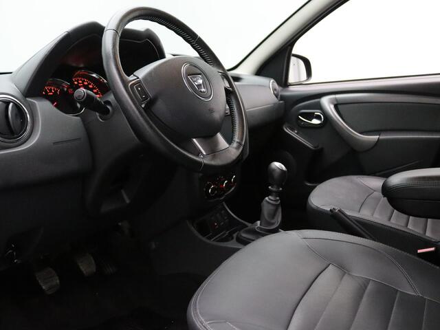 Dacia DUSTER 125pk TCe 4x2 Blackshadow Camera | Airco | Navi | Parkeersens. achter | Trekhaak