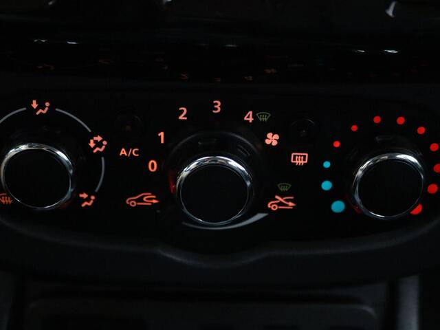 Dacia DUSTER 125pk TCe 4x2 Blackshadow Camera | Airco | Navi | Parkeersens. achter | Trekhaak
