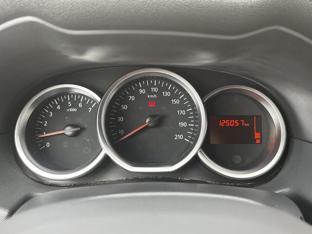 Dacia DUSTER 1.2 TCe 4x2 Blackshadow | Dealer onderhouden | Trekhaak | Stoelverwarming | Achteruitrijcamera | Navigatie |