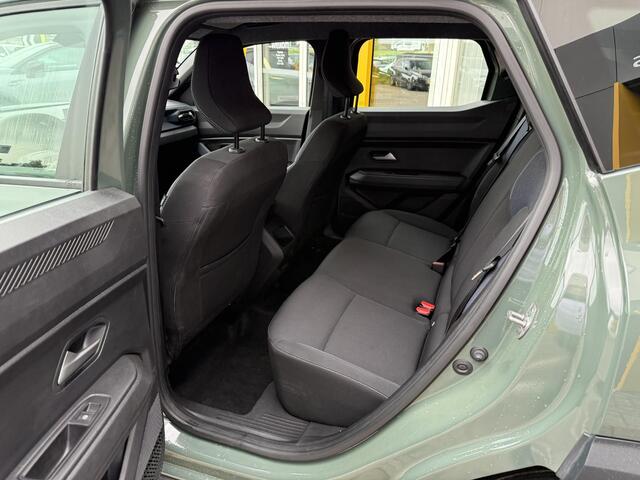 Dacia DUSTER 1.2 TCe 130 mild hybrid Expression | Navigatie | Achteruitrijcamera | Stoelverwarming | LED | DAB | Cruise Control | Airco | Parkeersensoren | Lichtmetaal |