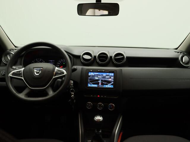 Dacia DUSTER TCe 130 Prestige | MediaNav Navigatiesysteem met Apple CarPlay & Android Auto | Parkeersensoren achter met achteruitrijcamera | Trekhaak | Lichtmetalen velgen | Metaalkleur |
