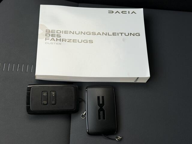 Dacia DUSTER 1.3 TCe 150 Extreme Automaat / Fabrieksgarantie tot 12-2027 / 360 Camera / Dodehoek / Navigatie / Apple Carplay & Android Auto / Stoelverwarming / Cruise / Clima / DAB / LED /