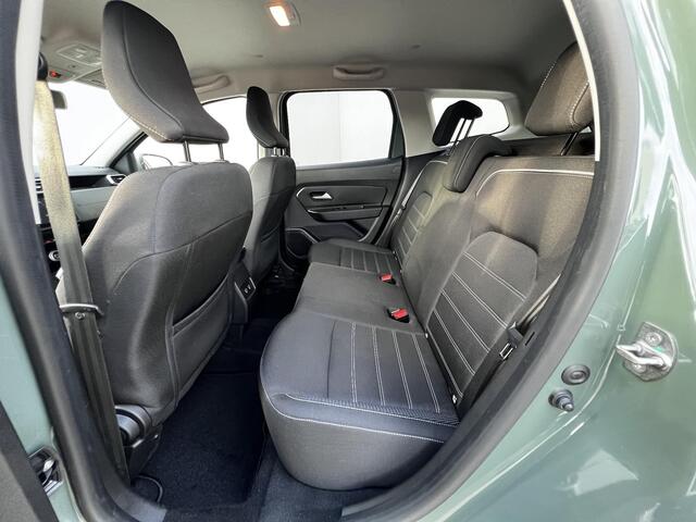 Dacia DUSTER 1.3 TCe 150 Journey Automaat / Fabrieksgarantie tot 04-2027 < 100.000 km / Dealer onderhouden / Navigatie / Camera / Dode hoek detectie / Apple Carplay Android / Stoelverwarming / 17" LM met All Season banden /
