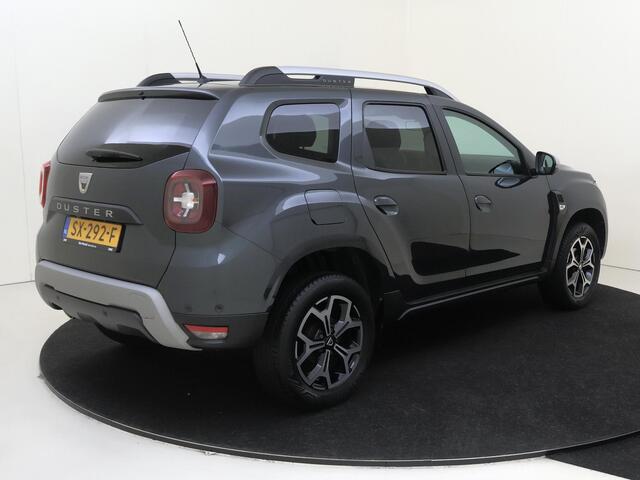Dacia DUSTER 1.2 TCe Prestige | All-Seasonbanden | Camera | Blind Spot Warning | PDC Achter | Cruise Control & Snelheidsbegrenzer | Automatische Verlichting | 17" LMV | Privacy Glass | Apple Carplay & Android Auto