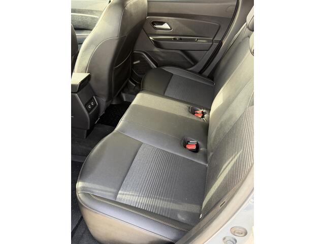 Dacia DUSTER 1.3 TCe 150 Journey / Navi / Trekhaak / 360 Camera / Clima / Keyless / Carplay / 17" Lm Velgen / Stoelverwarming