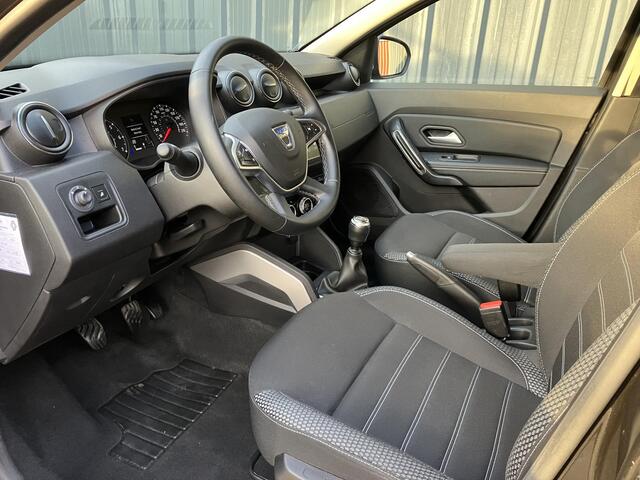 Dacia DUSTER 1.3 TCe 130 Prestige * PDC / CAMERA / NAVIGATIE *